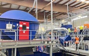 Vista general de la instalación de clasificación de plástico circular de STADLER, que clasifica 17 tipos de materiales como plásticos, aluminio y material Fe.
