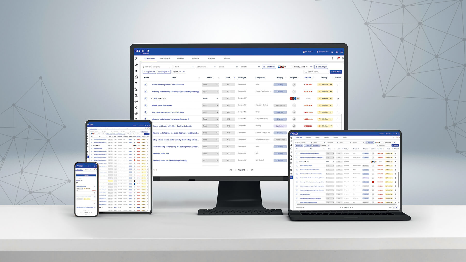STADLERconnect Maintenance Task Manager en ordenador de sobremesa, portátil, tableta y smartphone. La interfaz de usuario muestra las tareas de mantenimiento de los equipos de una planta de clasificación, incluidas las descripciones de las tareas, su estado de ejecución, el personal responsable, las fechas de vencimiento y las prioridades, lo que permite una planificación y gestión centralizadas del mantenimiento.